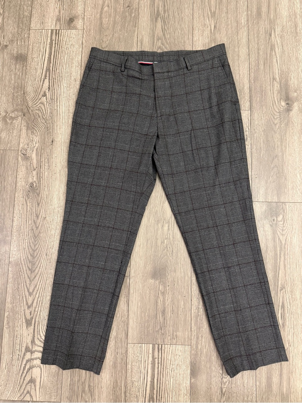 Tommy Hilfiger Gray Plaid Flat Front Men’s 38x30 Dress Pants
